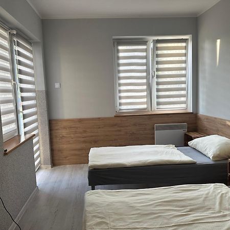 Hgs Home Noclegi Pracownicze Parking , Lazienki กอร์ซุฟเวียลคอปอลสกี ภายนอก รูปภาพ